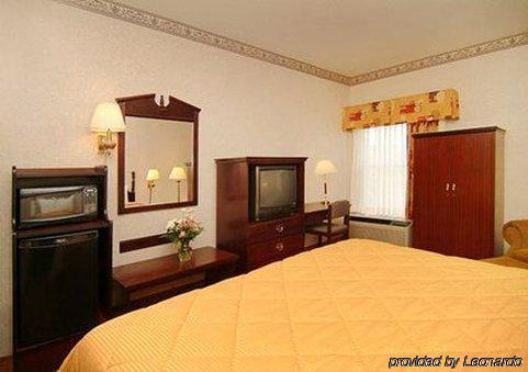 Baymont By Wyndham Fayetteville Room photo