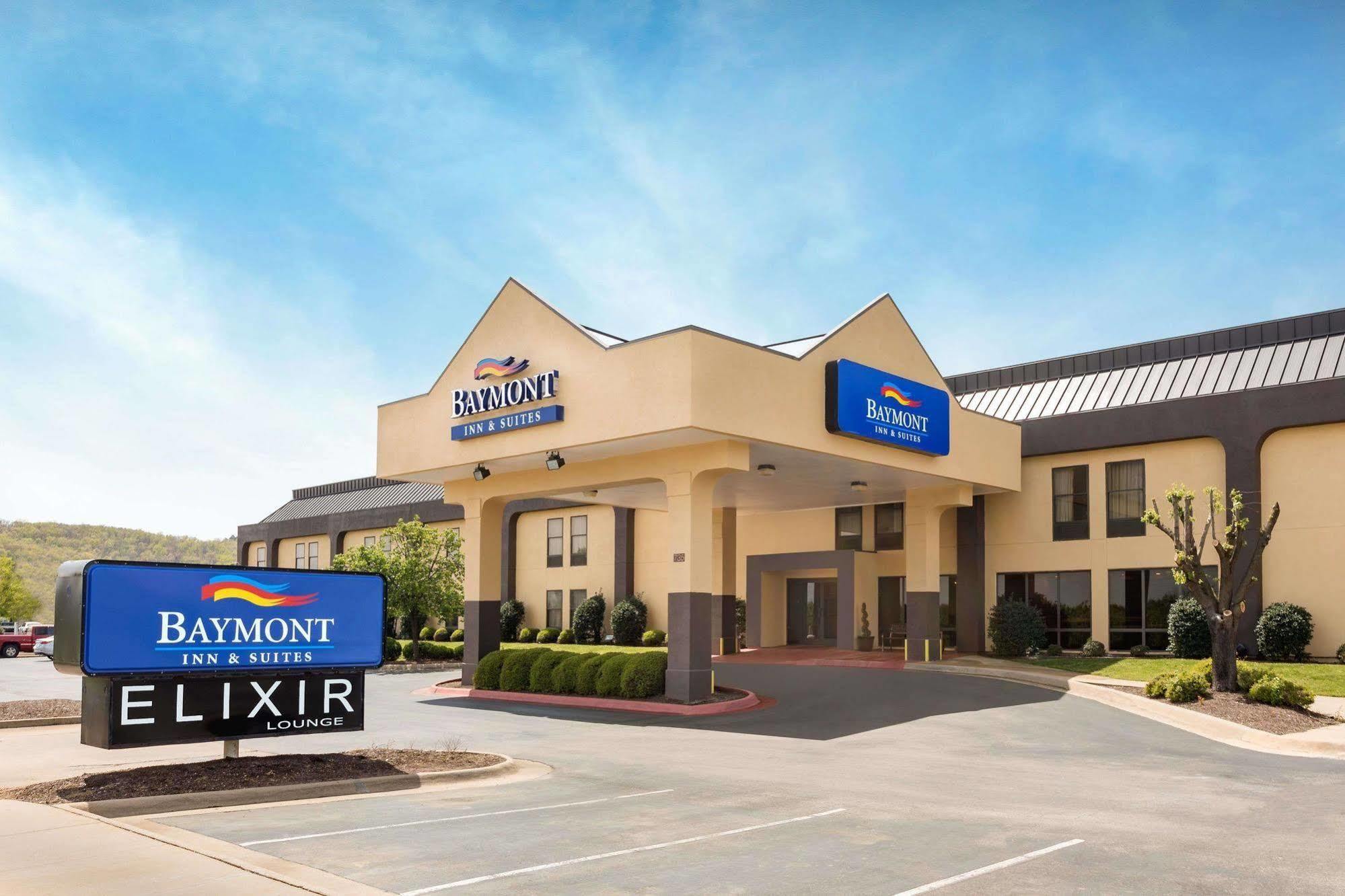Baymont By Wyndham Fayetteville Exterior photo